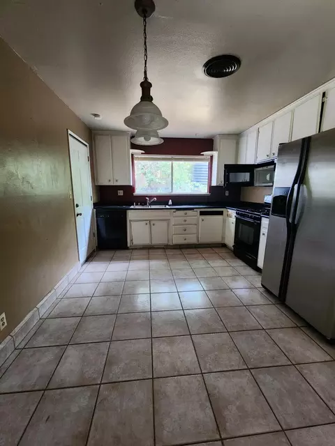 3277 Alexander Dr, Redding, CA 96002 photo 4