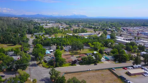 2124 Branstetter Ln, Redding, CA 96001 photo 3