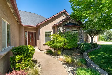 1085 Chardonnay, Redding, CA 96001 photo 2
