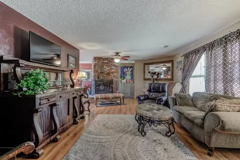 Living - 14082 Baker Rd, Red Bluff, CA 96080 photo 2 of 3