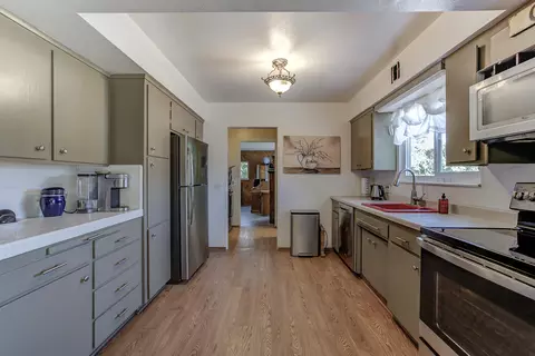 Kitchen - 14082 Baker Rd, Red Bluff, CA 96080 photo 3 of 5
