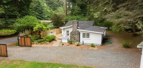 157 Anderson Ln, Trinidad, CA 95570