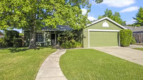 596 Julian St, Redding, CA 96003