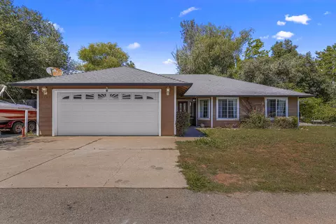 1238 Mistletoe Ln, Redding, CA 96002