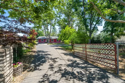 4941 Bonnyview Ave, Redding, CA 96001 photo 2