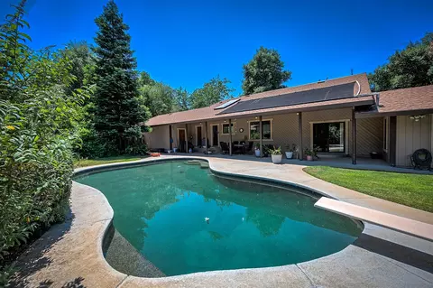 4629 Alta Saga Dr, Redding, CA 96002