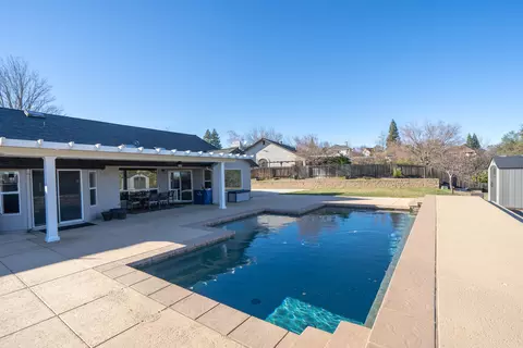 225 Ironwood Ln, Redding, CA 96003 photo 2