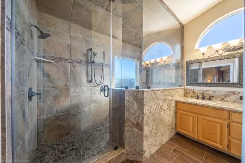 225 Ironwood Ln, Redding, CA 96003 photo 4