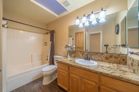 225 Ironwood Ln, Redding, CA 96003 photo 12