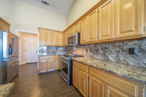 225 Ironwood Ln, Redding, CA 96003 photo 9