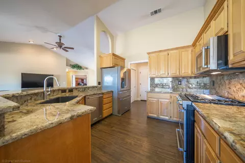 225 Ironwood Ln, Redding, CA 96003 photo 5