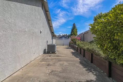 2750 Blue Bell Dr, Redding, CA 96001 photo 25