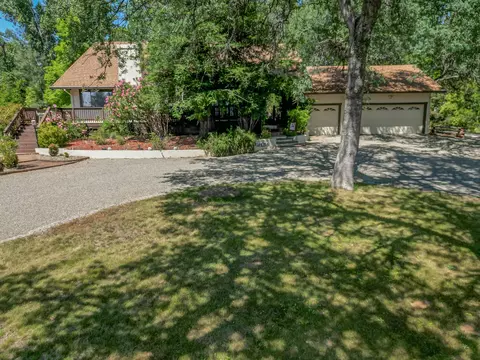 19616 Midland Dr, Redding, CA 96003