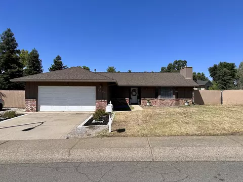 1400 Arroyo Manor Dr, Redding, CA 96003