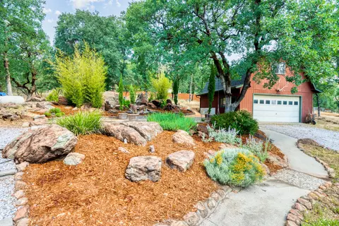 14048 Deep Hole Ln, Redding, CA 96003 photo 3