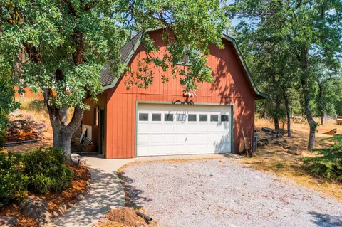 14048 Deep Hole Ln, Redding, CA 96003 photo 4