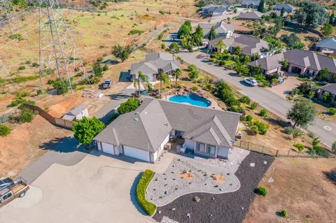 1542 Brinn Dr, Redding, CA 96001 photo 4