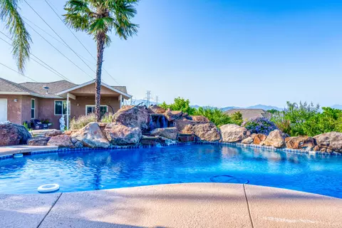 1542 Brinn Dr, Redding, CA 96001 photo 6