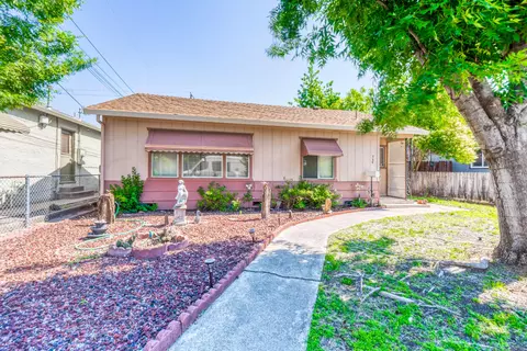 724 State St, Redding, CA 96001
