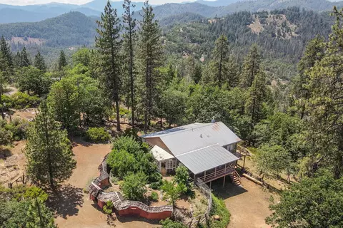 377 Shasta View Dr, Douglas City, CA 96024