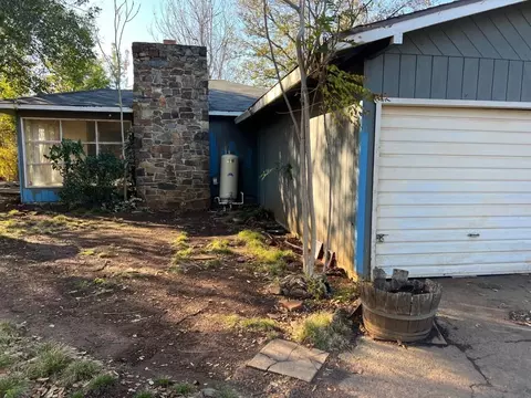 6764 Airport Rd, Redding, CA 96002