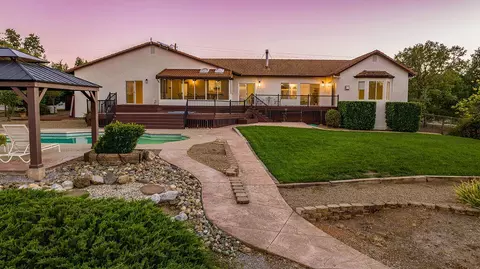 15650 Sol Semete Trl, Redding, CA 96001