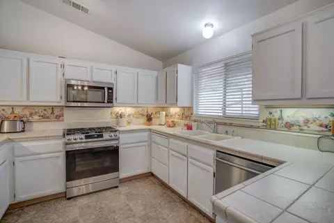 2969 Tropicana Ct, Redding, CA 96003 photo 14