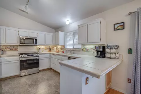 2969 Tropicana Ct, Redding, CA 96003 photo 12