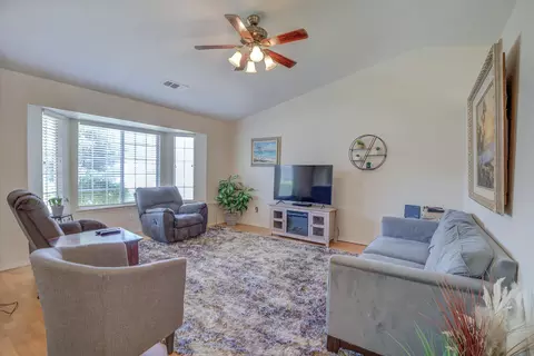 2969 Tropicana Ct, Redding, CA 96003 photo 2