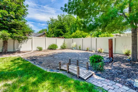 525 El Mango Dr, Redding, CA 96003 photo 23