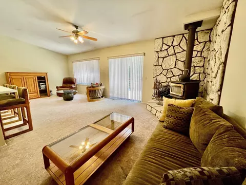 740 Oregon St, Weed, CA 96094 photo 3