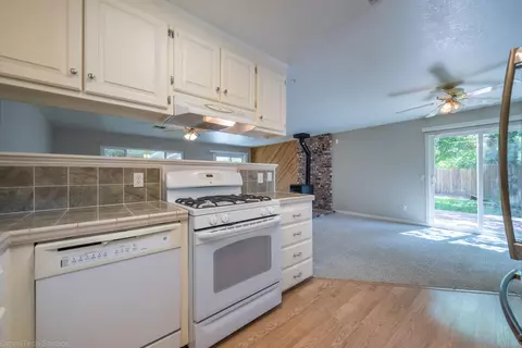 488 Tourmaline Way, Redding, CA 96003 photo 9