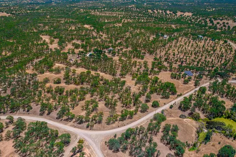 16560 Oak Hollow Dr, Cottonwood, CA 96022