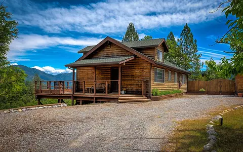 20809 Gilman Rd, Lakehead, CA 96051