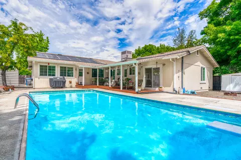 1888 Forest Glen Ct, Redding, CA 96002