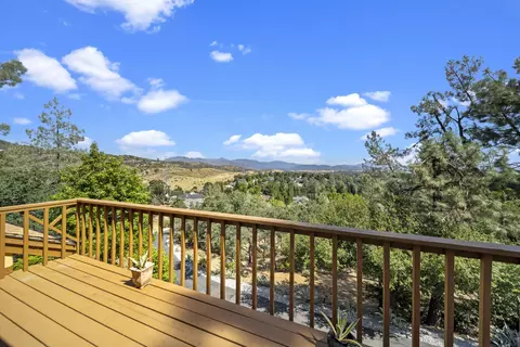 16655 Record Ln, Redding, CA 96001 photo 2