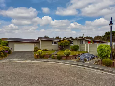 6241 Abrahamsen Ct, Eureka, CA 95503