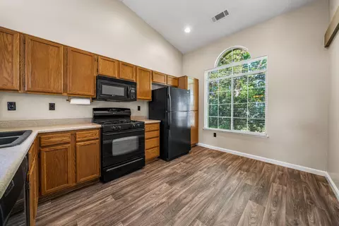 1931 Alexis Ct, Redding, CA 96002 photo 8