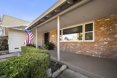 545 Estate St, Redding, CA 96002 photo 2