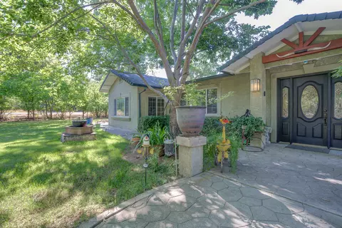 19947 Union School Rd, Redding, CA 96003