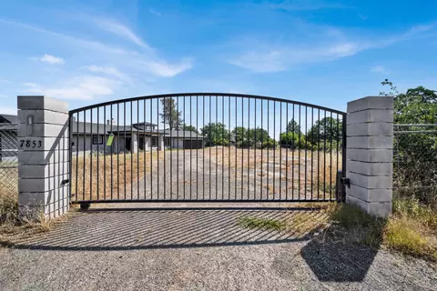 7853 Sans Souci Dr, Redding, CA 96001 photo 3