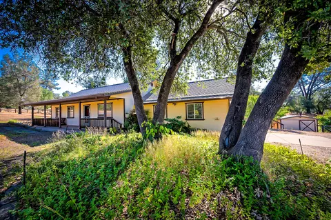 12265 Randolph Rd, Redding, CA 96003