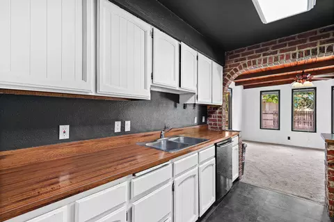 1212 C St, Redding, CA 96002 photo 9
