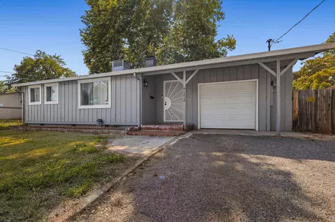 1212 C St, Redding, CA 96002
