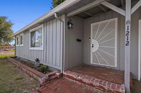 1212 C St, Redding, CA 96002 photo 3