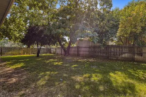 1212 C St, Redding, CA 96002 photo 31