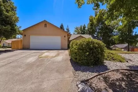 1305 Hermitage Ct, Redding, CA 96002 photo 3