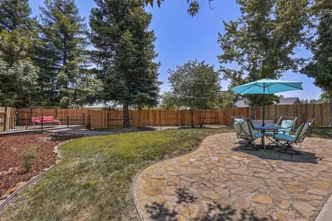 1305 Hermitage Ct, Redding, CA 96002 photo 27