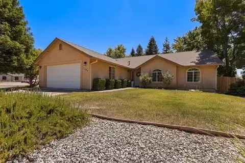 1305 Hermitage Ct, Redding, CA 96002