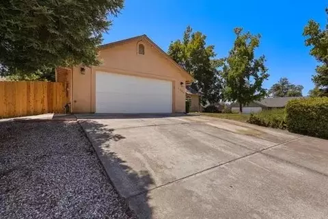 1305 Hermitage Ct, Redding, CA 96002 photo 2